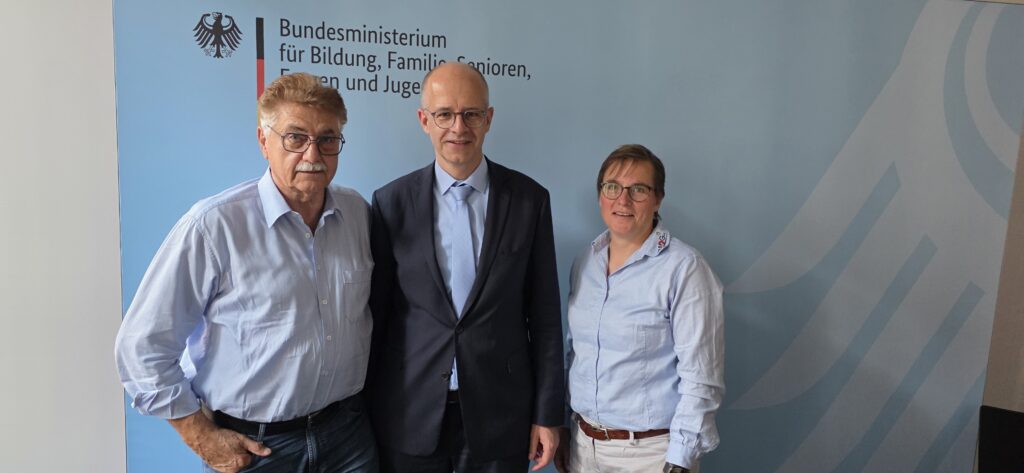 Parlamentarischer Staatssekretär Michael Brand empfängt SMOG e. V. in Berlin